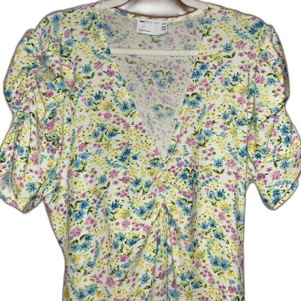 ASOS DESIGN short sleeve midi tea dress with ruched bust in pastel floral - Picture 4 of 6